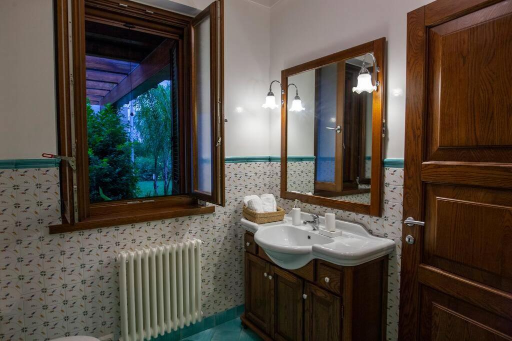Spaziosa Villa Con Piscina E Giardino, Polignano A Mare Luaran gambar