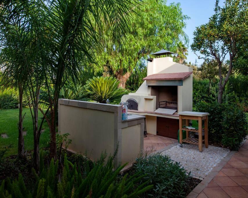 Spaziosa Villa Con Piscina E Giardino, Polignano A Mare Luaran gambar
