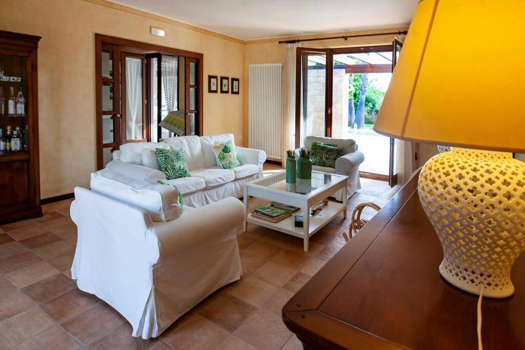Spaziosa Villa Con Piscina E Giardino, Polignano A Mare Luaran gambar