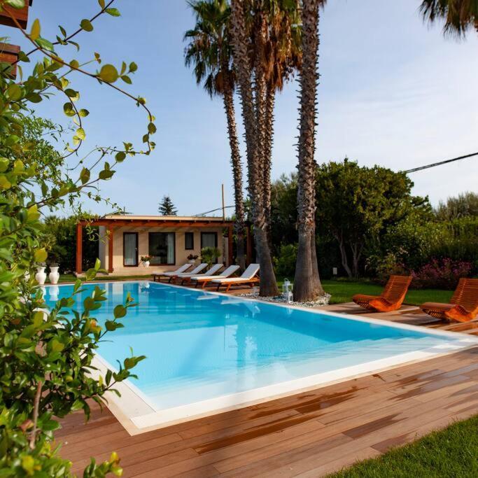 Spaziosa Villa Con Piscina E Giardino, Polignano A Mare Luaran gambar
