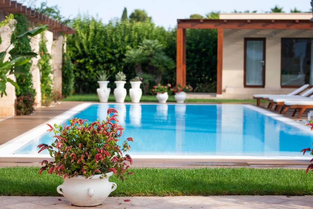 Spaziosa Villa Con Piscina E Giardino, Polignano A Mare Luaran gambar